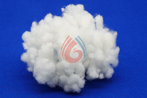 PET staple fibers for thermal and filling industry